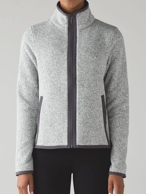 Lululemon Its Fleecing Cold Zip Up
Heathered White/Dark Carbon size 8